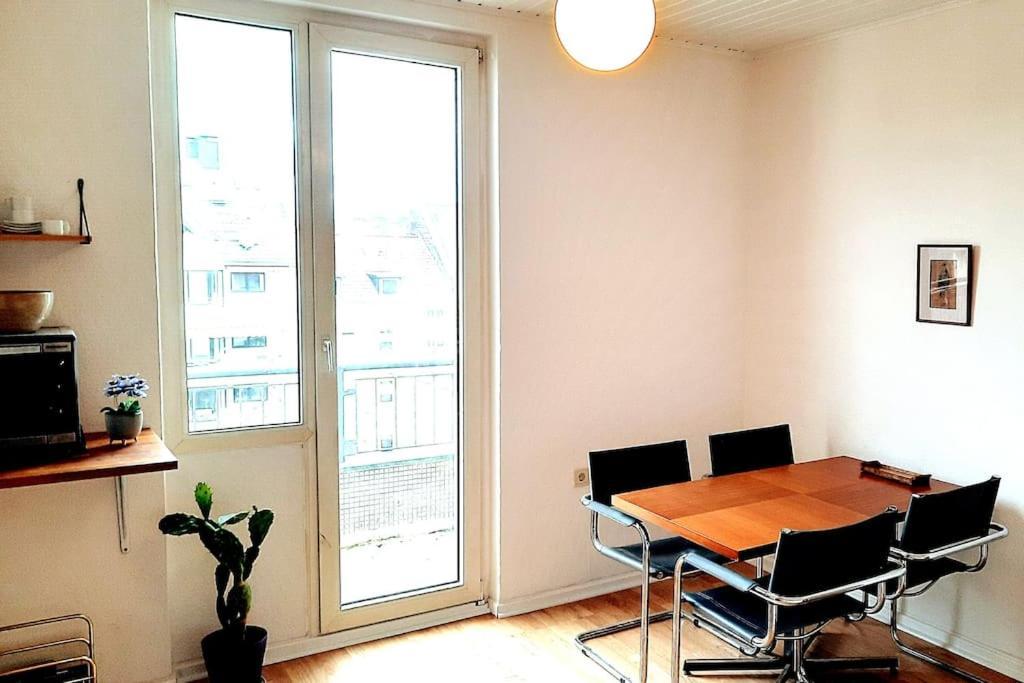 Apartment Ueber Den Daechern Duesseldorfs *